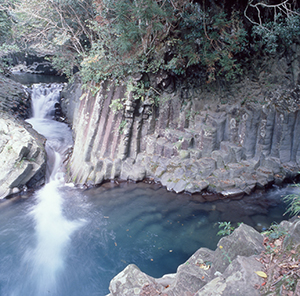 น้ำตกเดะไอดารุ (Deai-daru falls)