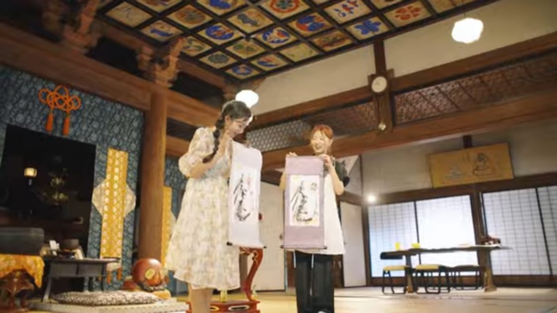 河童伝説の栖足寺で「掛軸体験」